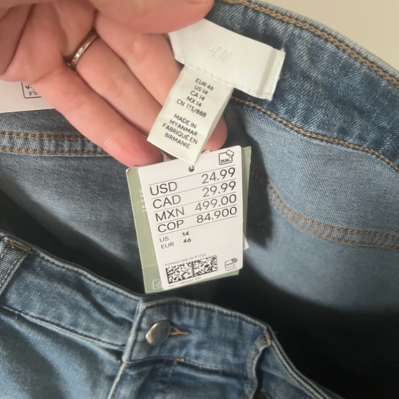 Light wash stretch jeans - Picture 4 of 4